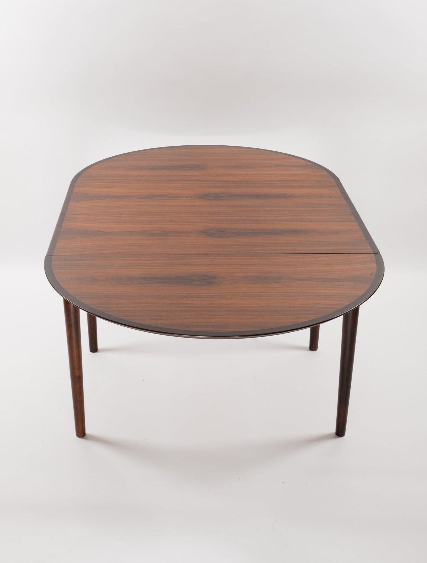 Arne Vodder drop leaf rosewood dining table with rounded edges and slender tapered legs in Danish mid-century style