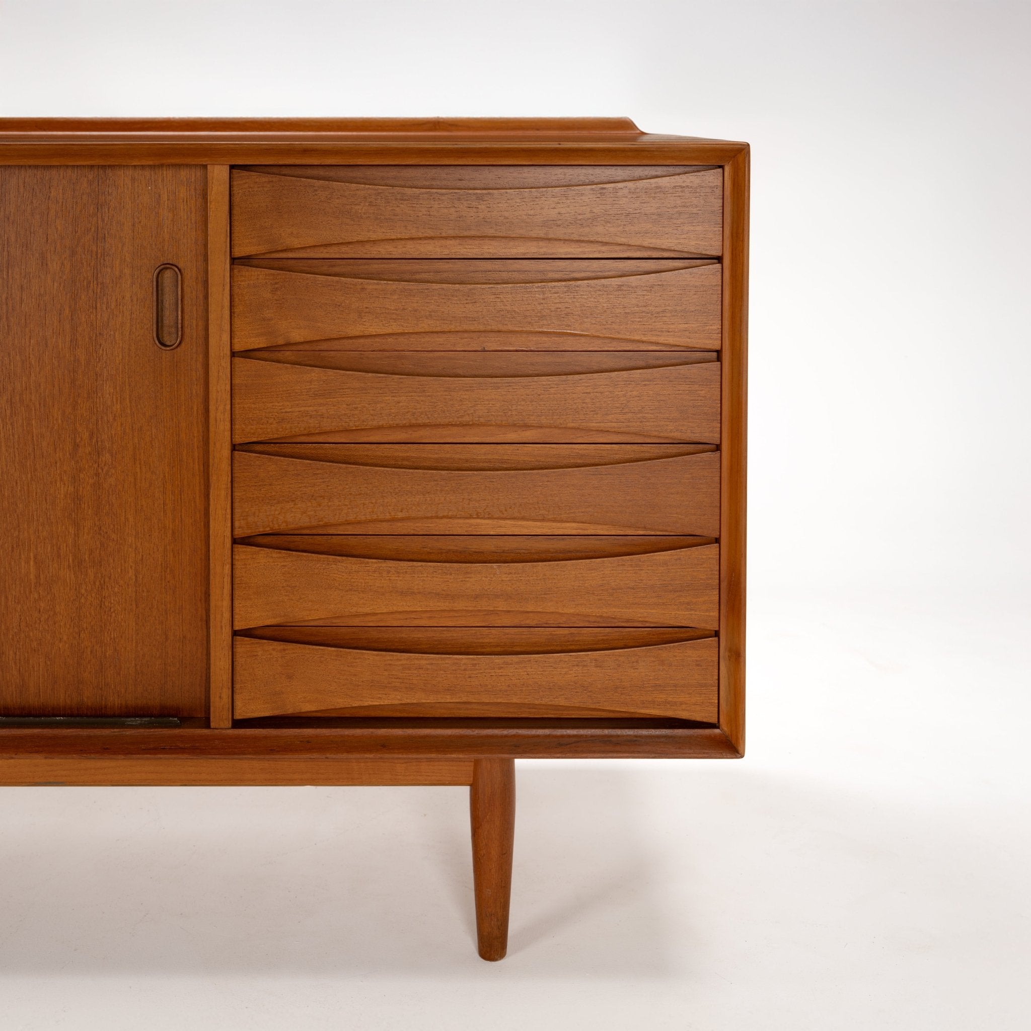 Arne Vodder Teak Credenza with Reversible-Doors for Sibast – Egg