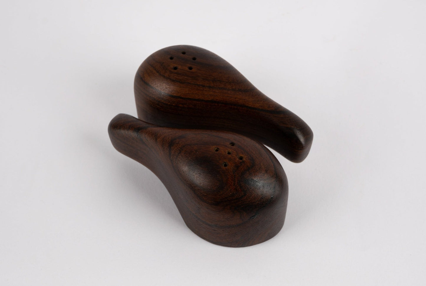 Pair of Don Shoemaker interlocking rosewood salt and pepper shakers designed for Señal, Mexico, 1970s utilitarian style.