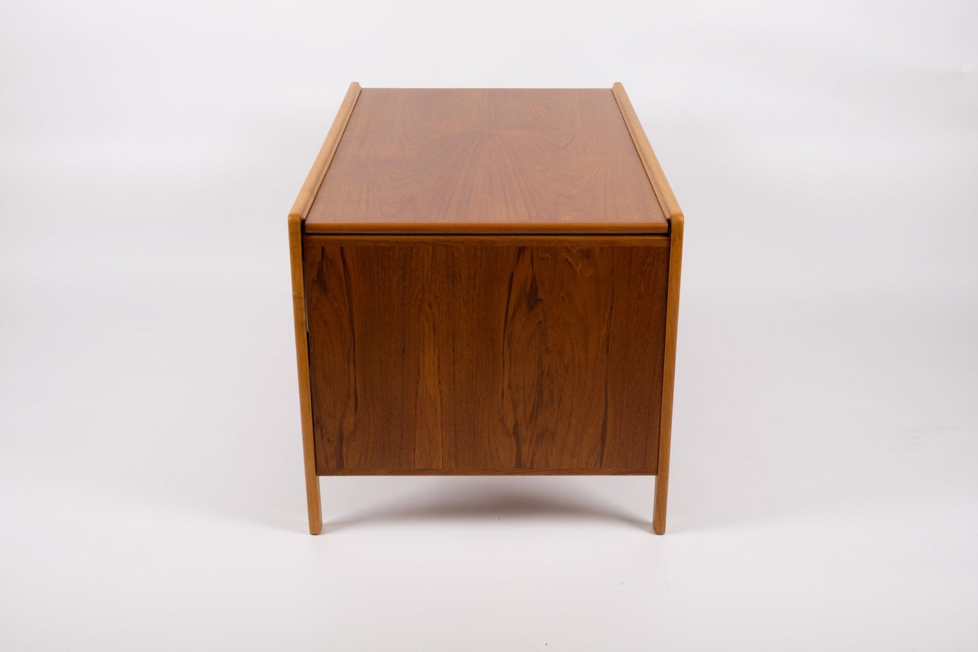 Expandable mid-century modern coffee table with teak wood top, tapered legs, and pivoting sliding tabletop mechanism.