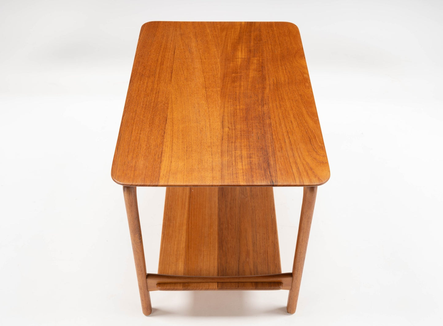 1950s Danish mid-century modern teak side table with sculpted legs and brass spacers by Hvidt & Molgaard