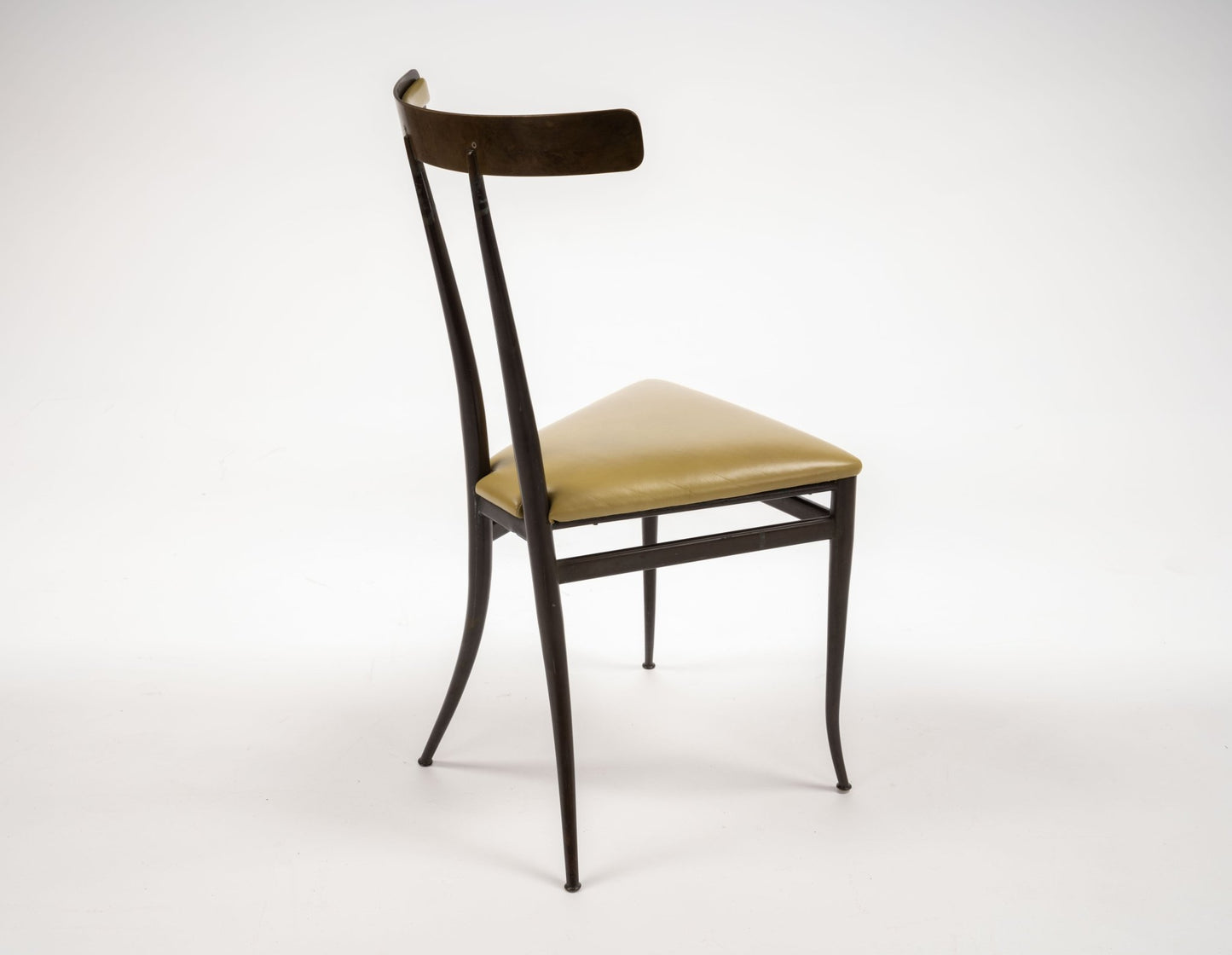 Italian mid-century brass Klismos chair with sculpted backrest and chartreuse leather triangular seat on slim legs