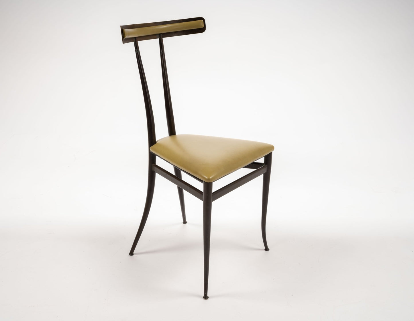 Italian brass Klismos chair with sculpted back and chartreuse leather triangular seat, mid-century Italian design.