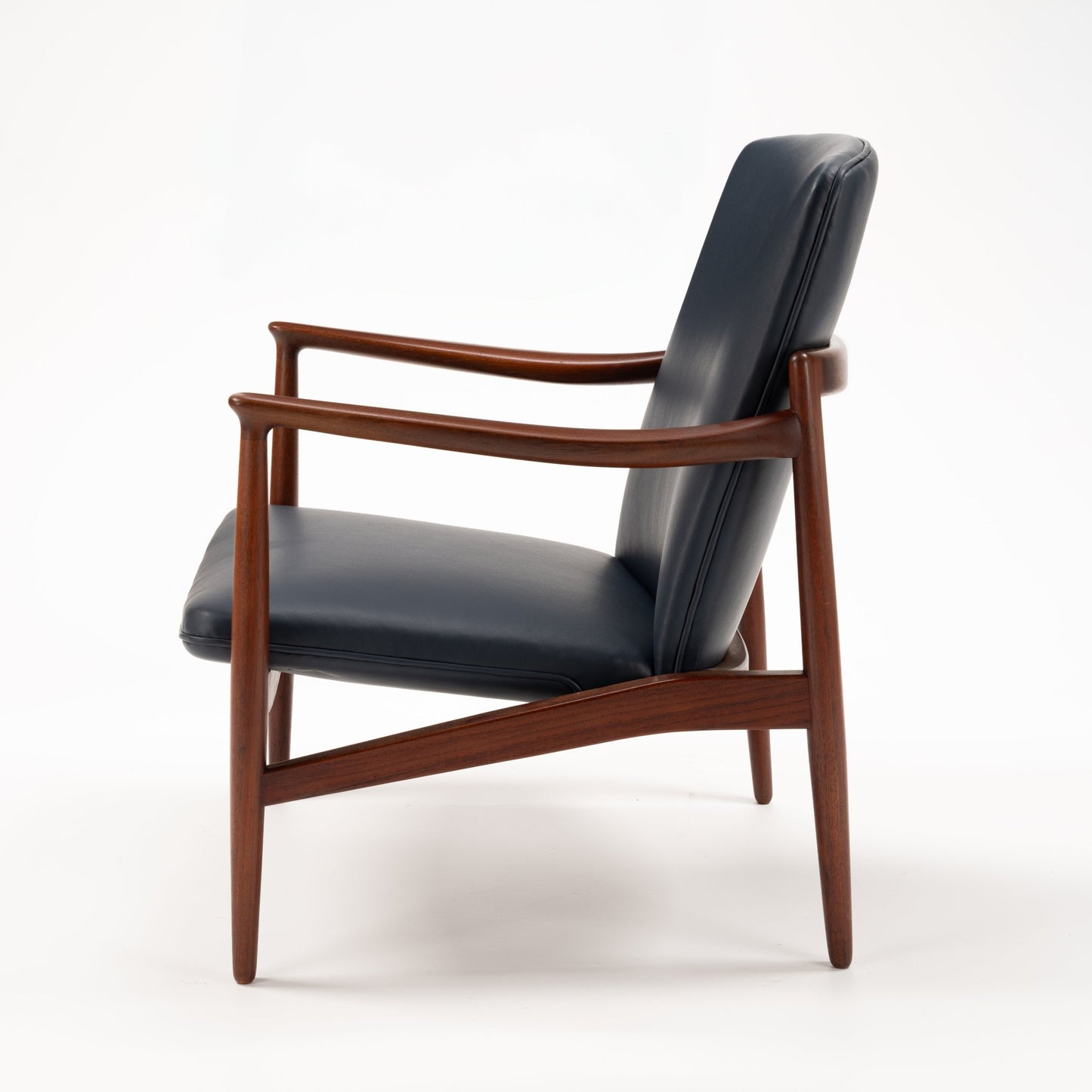 Jacob Kjaer Adjustable Lounge Chair side view with black leather upholstery curved rosewood arms angled stretcher and tapered legs in mid century modern furniture style