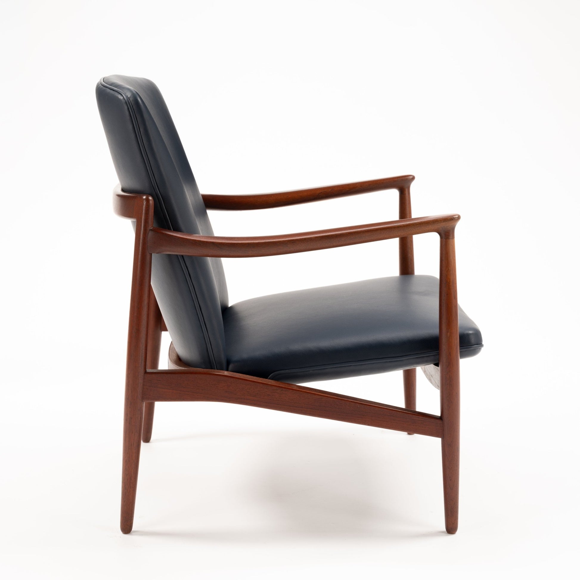 Jacob Kjaer Adjustable Lounge Chair with black leather cushions sculpted rosewood arms and tapered legs in mid century modern furniture style