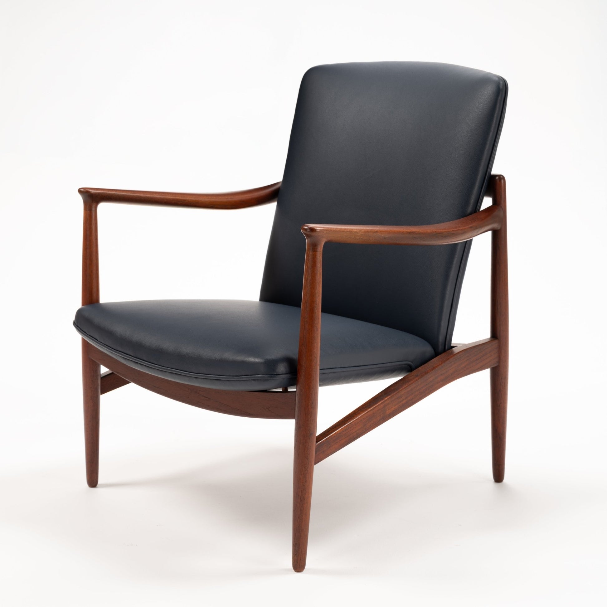 Jacob Kjaer Adjustable Lounge Chair featuring black leather upholstery polished rosewood arms and tapered legs in mid century modern furniture style
