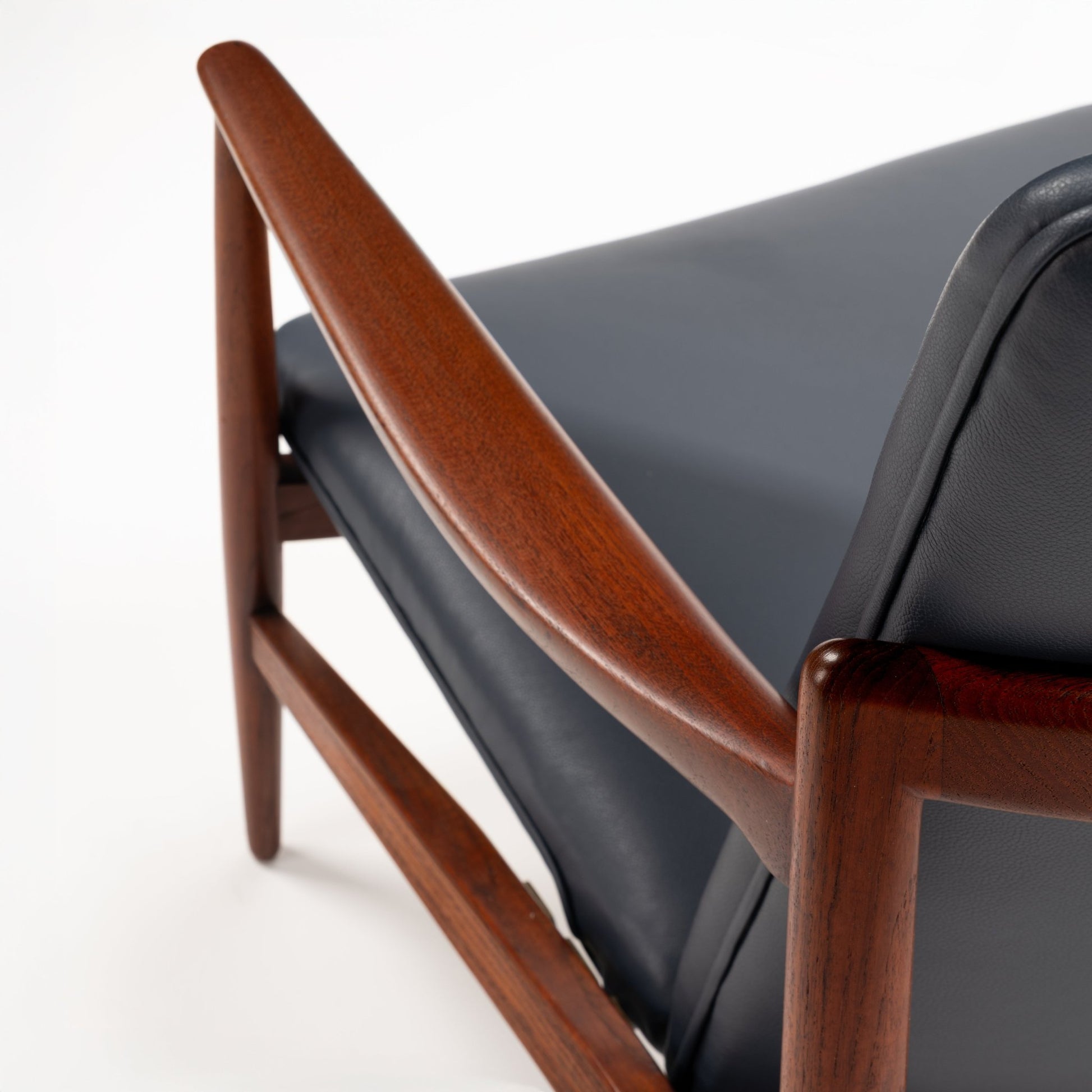 Jacob Kjaer Adjustable Lounge Chair close view of black leather upholstery and curved polished rosewood frame with angled supports in mid century modern furniture style