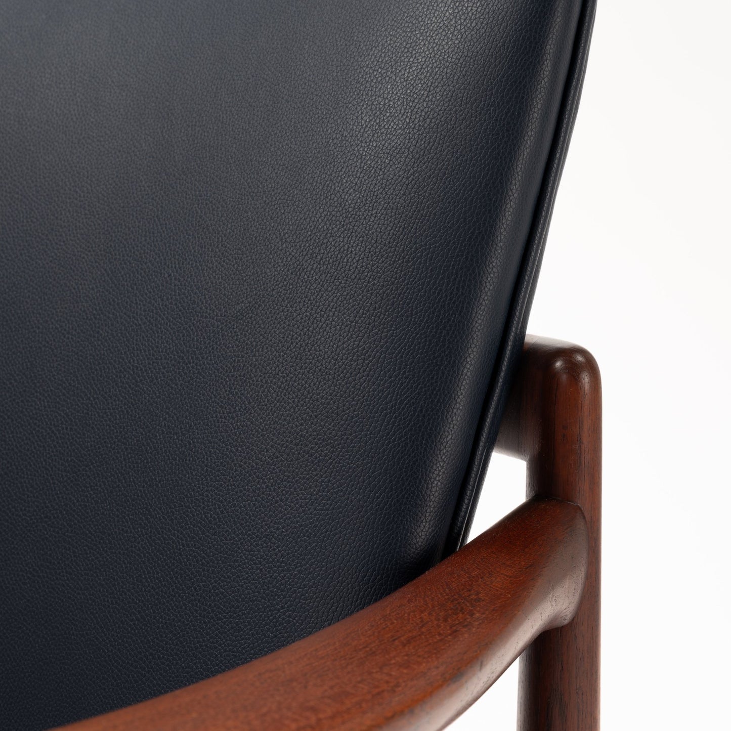Jacob Kjaer Adjustable Lounge Chair close detail of black leather backrest and polished rosewood arm in mid century modern furniture style