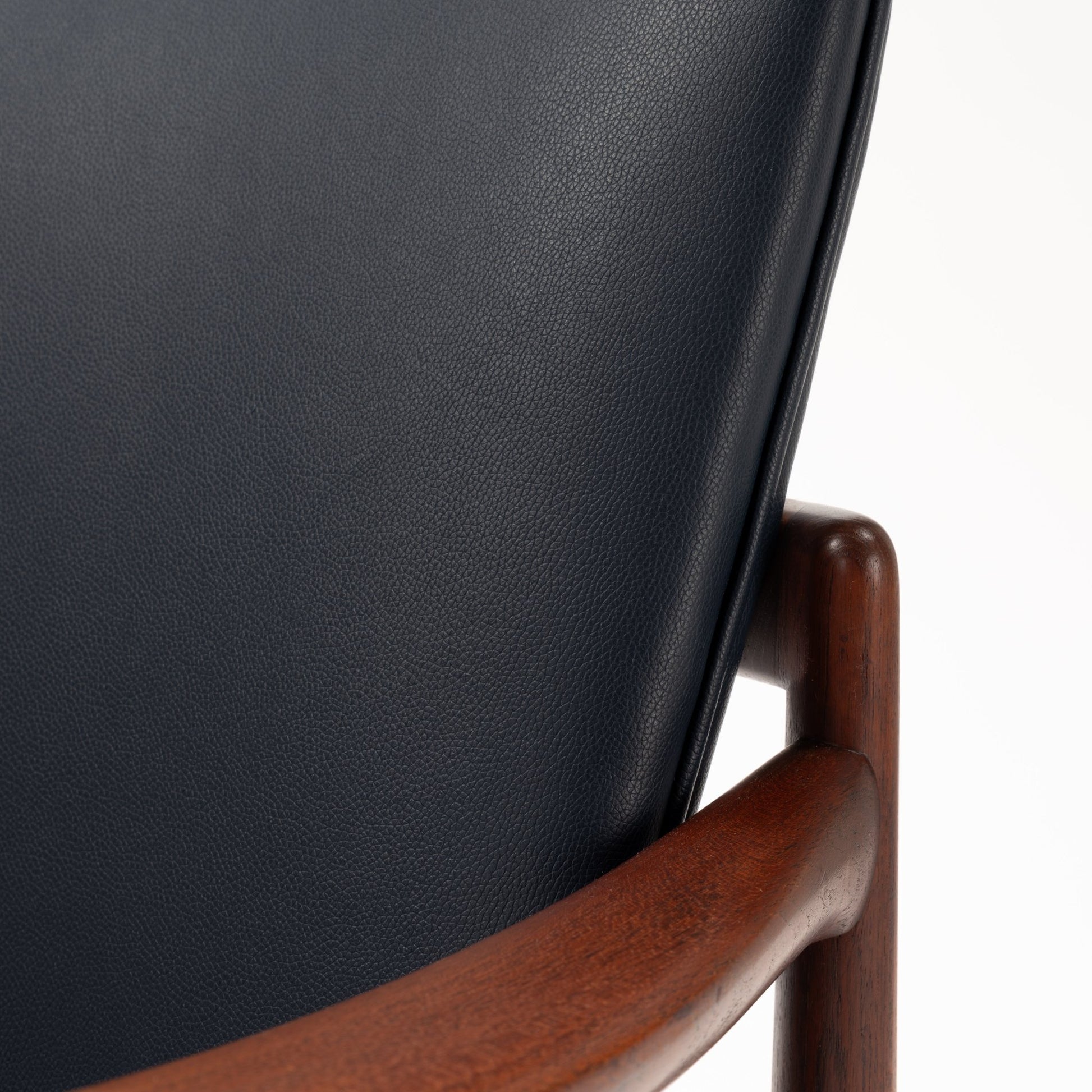 Jacob Kjaer Adjustable Lounge Chair close detail of black leather backrest and polished rosewood arm in mid century modern furniture style