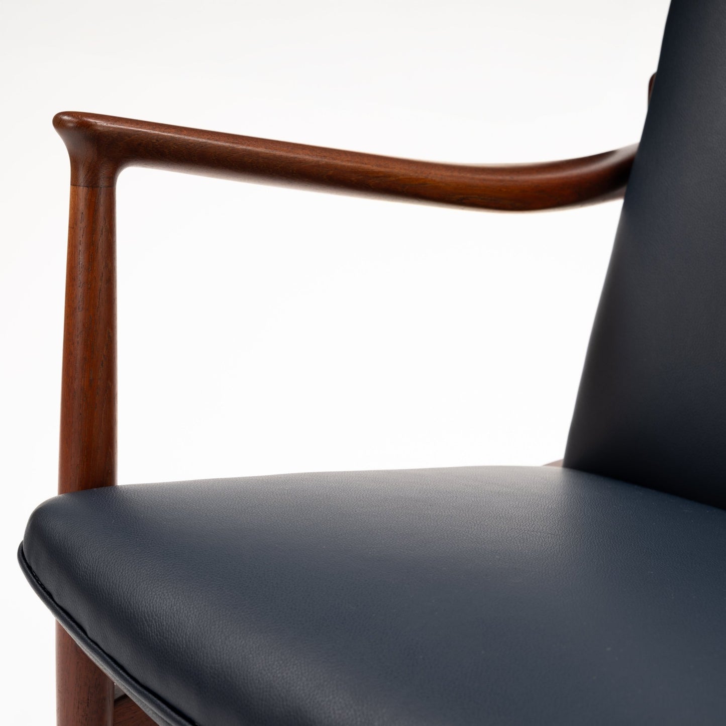 Jacob Kjaer Adjustable Lounge Chair close detail of black leather seat and curved rosewood arm in mid century modern furniture style
