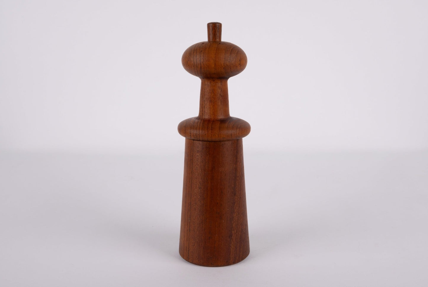 Jens Quistgaard teak salt shaker and pepper grinder from the 1950s with sleek Danish modern design