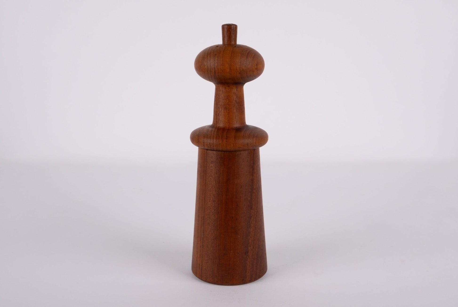 Jens Quistgaard teak salt shaker and pepper grinder from the 1950s with sleek Danish modern design