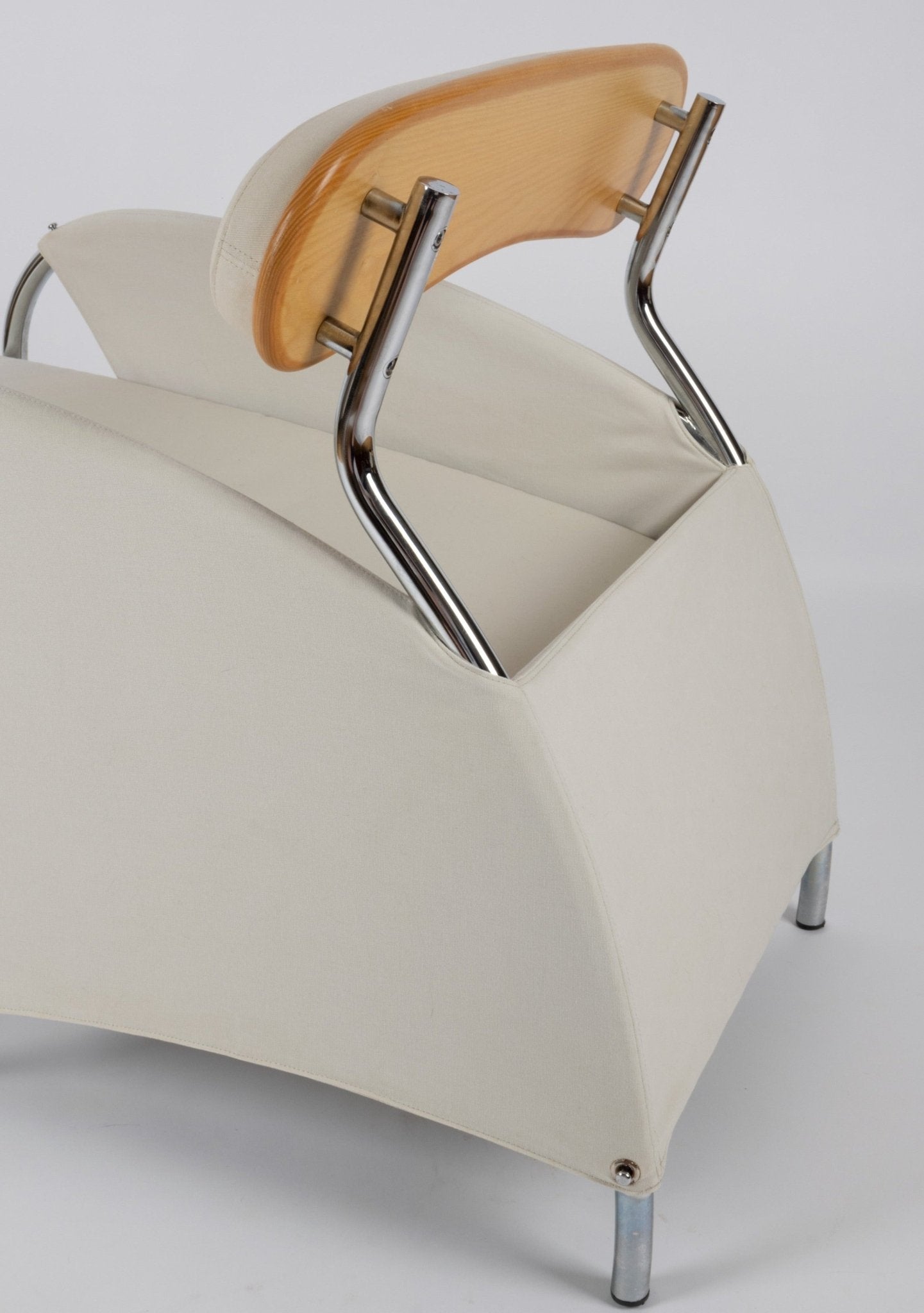 Close-up of Massimo Iosa Ghini 1980s Memphis-style armchair with chrome frame and light canvas upholstery