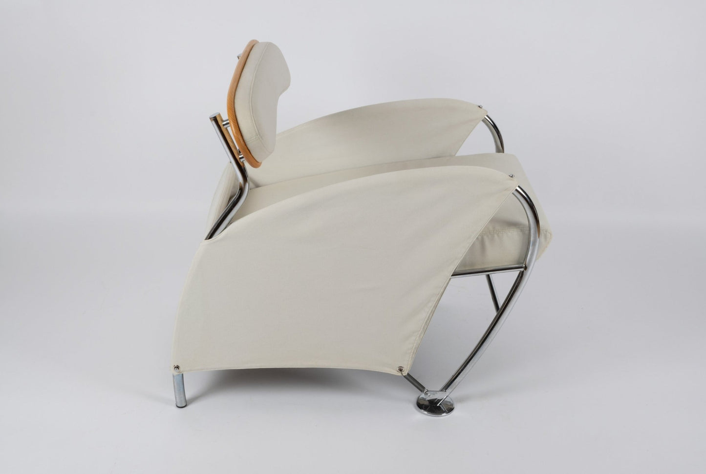 Pair of Massimo Iosa Ghini Memphis-style arm chairs from the 1980s with chrome frames and beige canvas upholstery