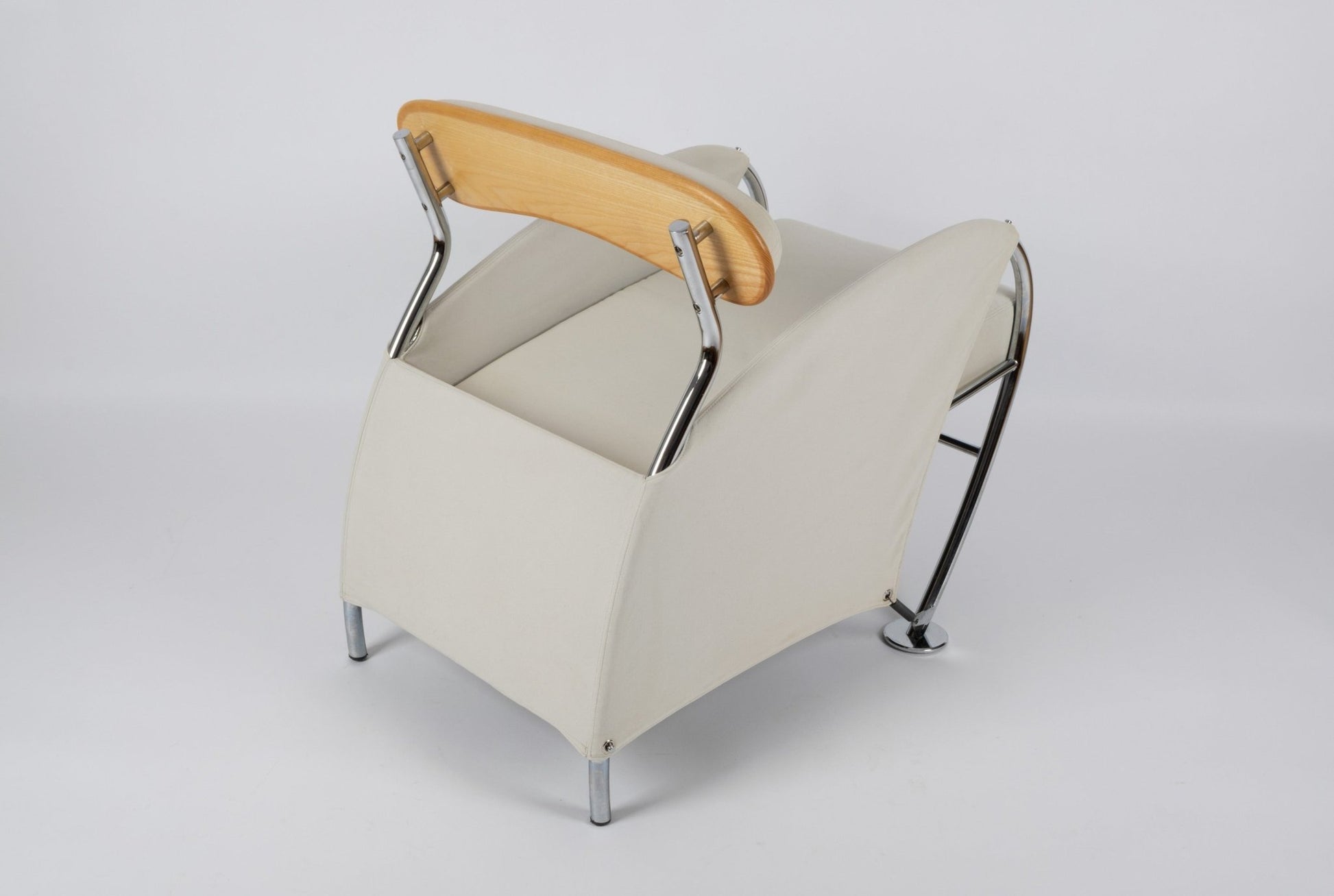 Pair of 1980s Massimo Iosa Ghini Memphis-style Italian armchairs with canvas upholstery and chrome frame, rear view.