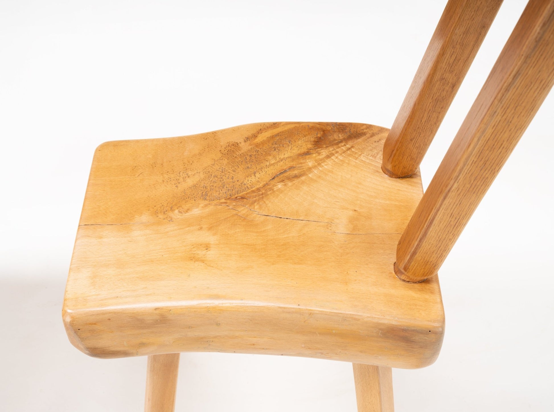 Close-up of Mobichalet Brutalist pine chair seat showing natural wood grain and smooth finish on white background