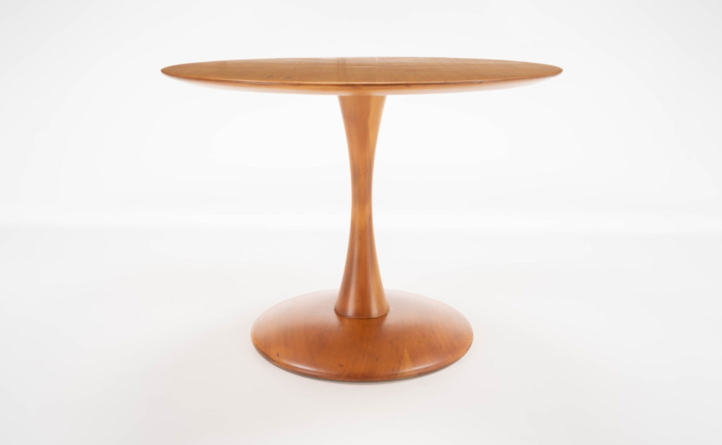 Nanna Ditzel Pine Table with minimalist round top and sculptural pedestal base made of Oregon pine wood.