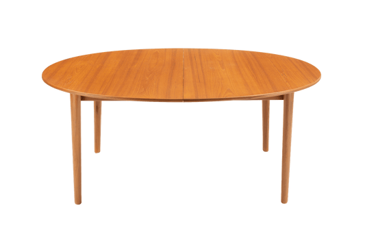 Peter Hvidt Model 311 extendable round teak dining table with tapered turned legs, mid-century Danish design.
