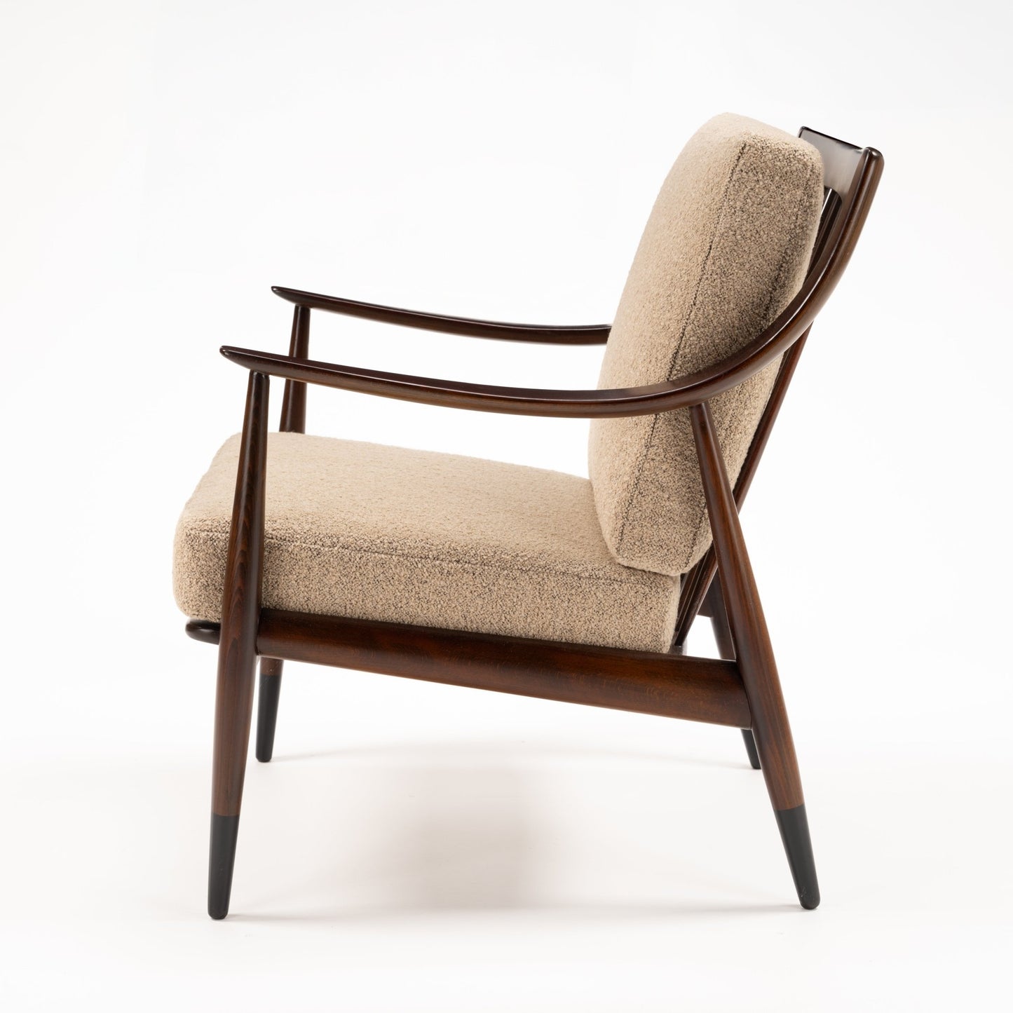 Peter Hvidt Model FD 145 Lounge Chair with dark sculpted wood frame curved arms beige textured upholstery and tapered legs in vintage Danish furniture style