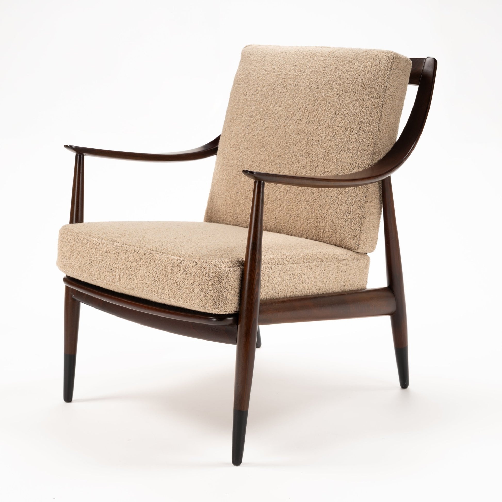 Peter Hvidt Model FD 145 Lounge Chair with sculpted dark wood arms beige upholstery and tapered legs in vintage Danish furniture style