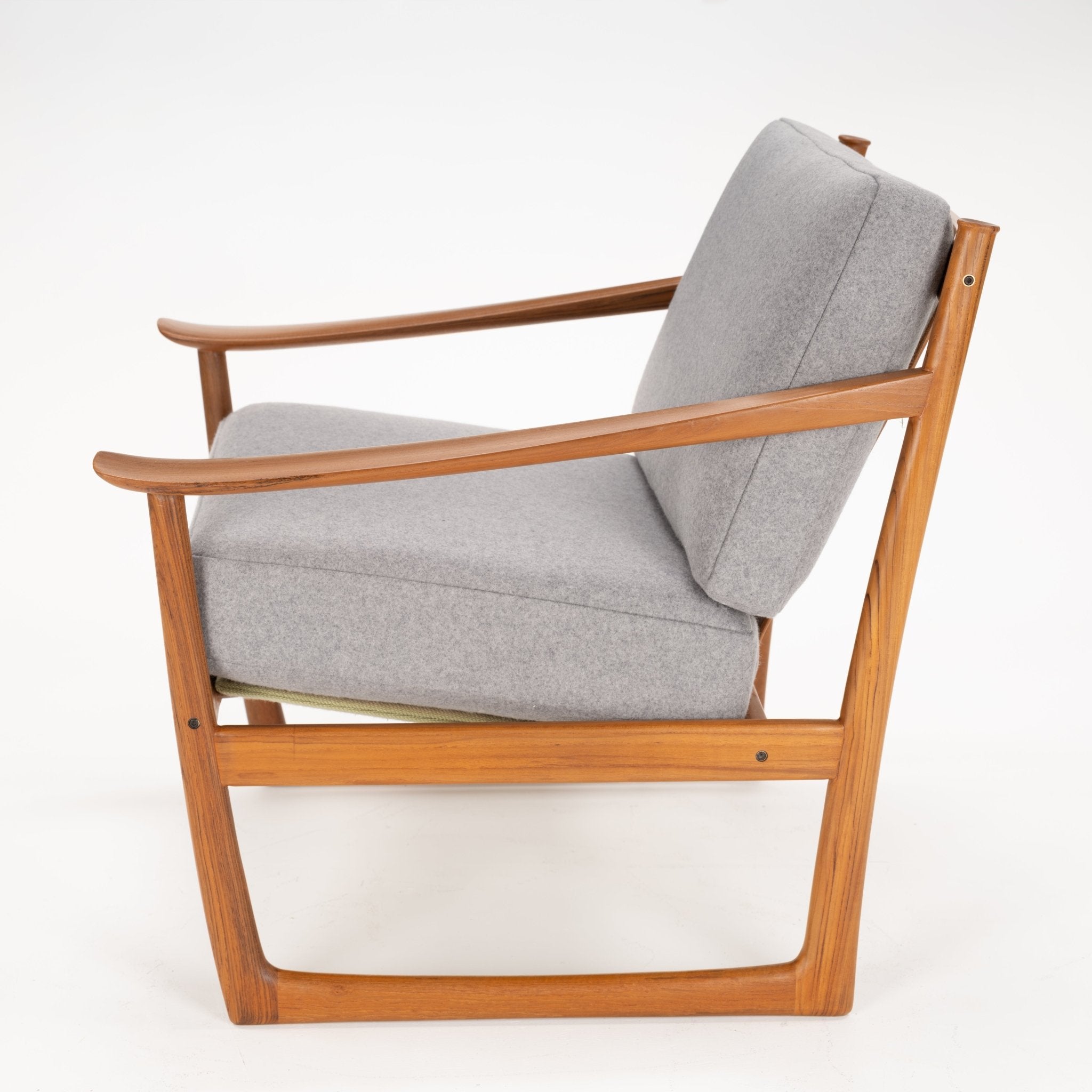 【値下げ中〜1/30】Peter Hvid &Orla Molgaardチェア Peter Hvidt & Orla Molgaard Model FD 130 Lounge Chair – Egg Culture
