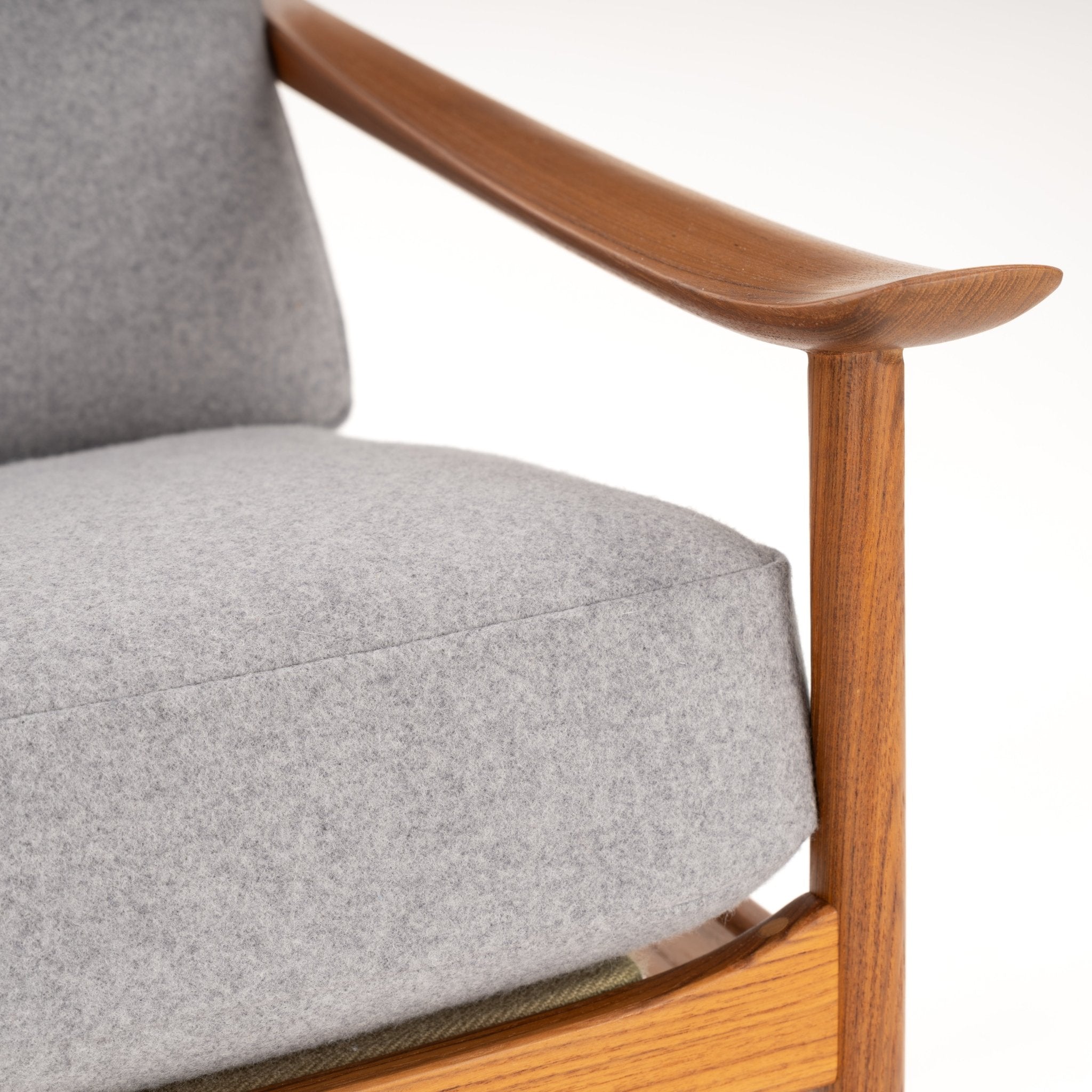 Peter Hvidt & Orla Molgaard Model FD 130 Lounge Chair – Egg Culture