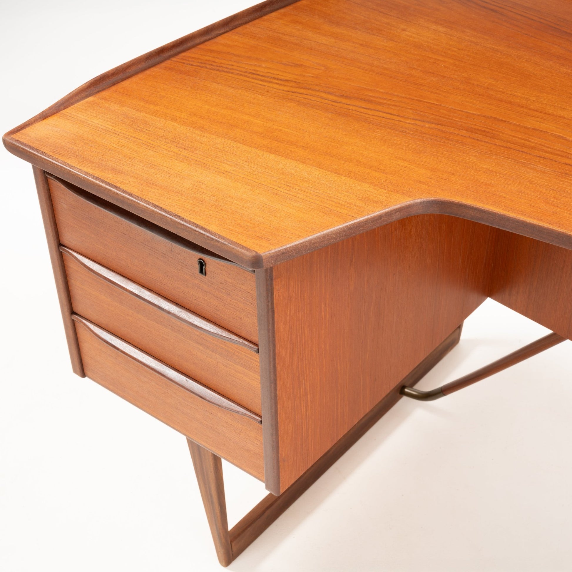 1960s Danish teak writing desk with curved designer top and integrated drawer unit by Peter Løvig Nielsen