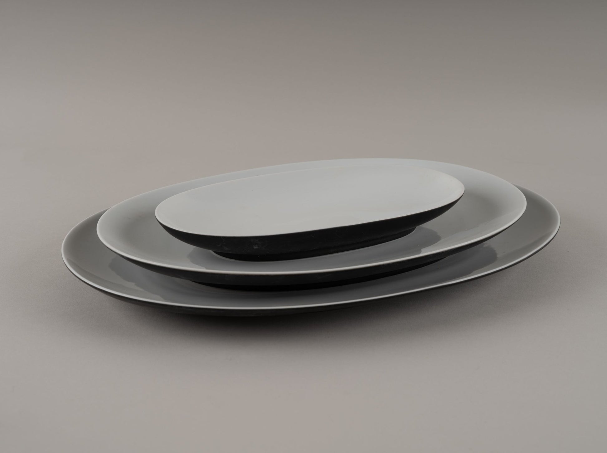 Set of three Rosenthal "Charcoal" china plates designed by Raymond Loewy, eggshell black with glossy finish from 1950s-60s.