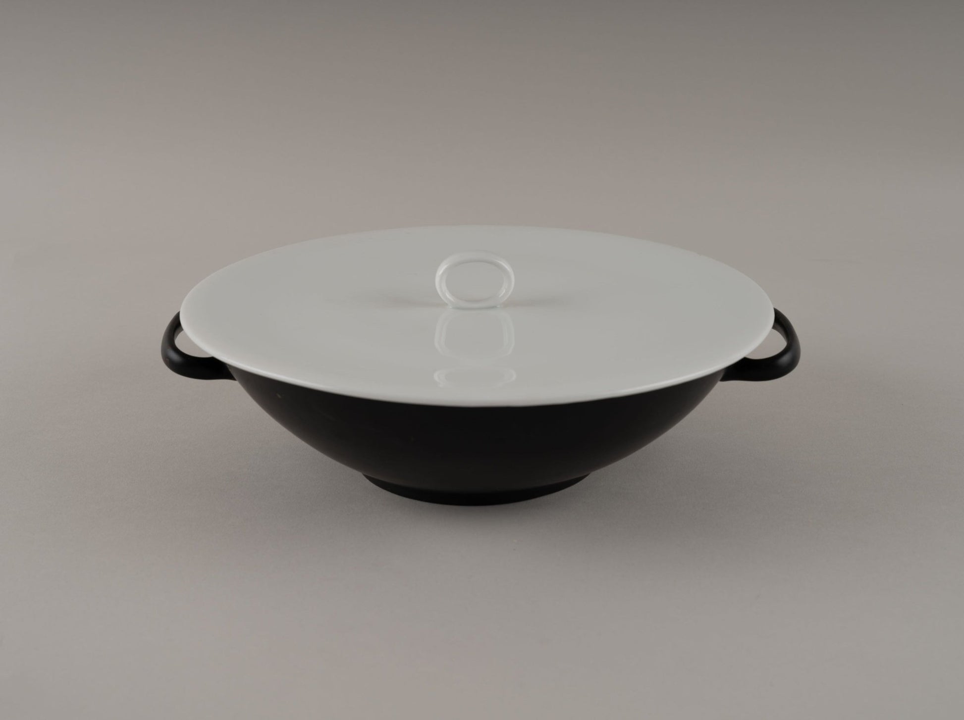 Rosenthal "Charcoal" covered bowl designed by Raymond Loewy in black and white eggshell china from the 1950s