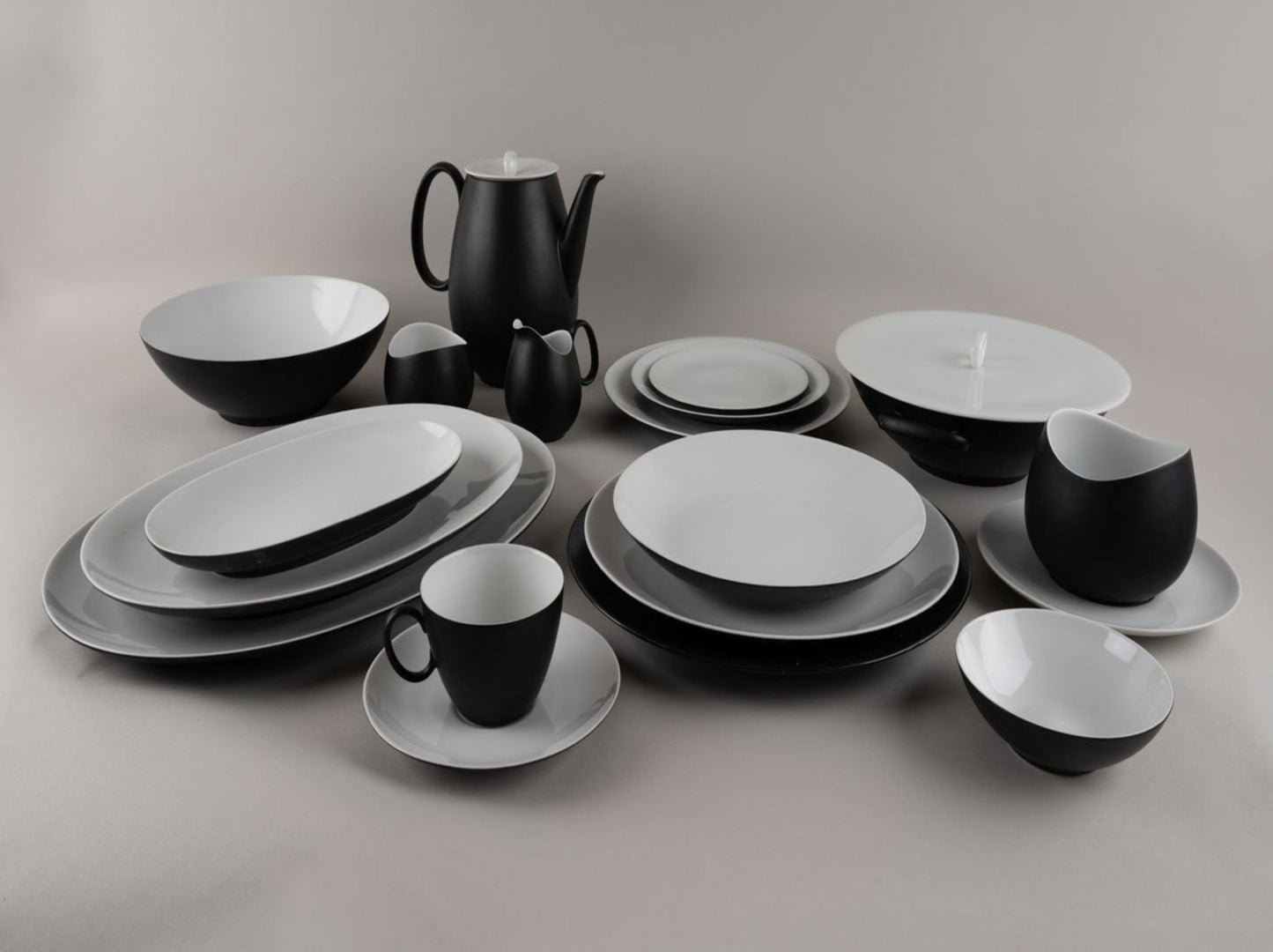 82-piece Rosenthal Charcoal china set designed by Raymond Loewy, eggshell black with contrasting white glaze from 1950s-1960s