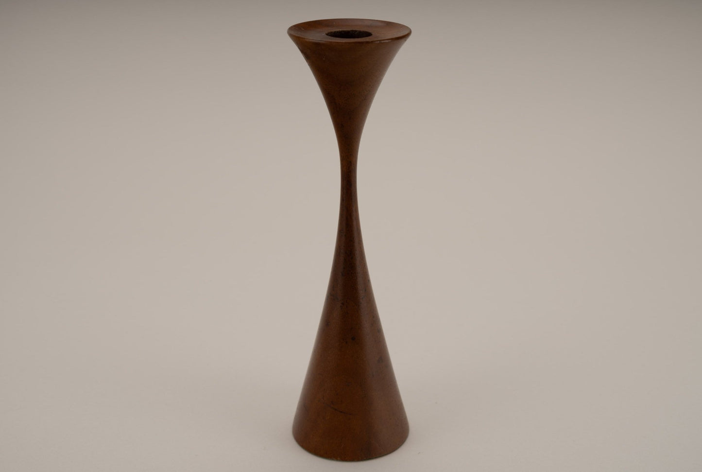 Single mid-century modern woodturned candlestick holder by Rude Osolnik with a sleek clinched design from the USA