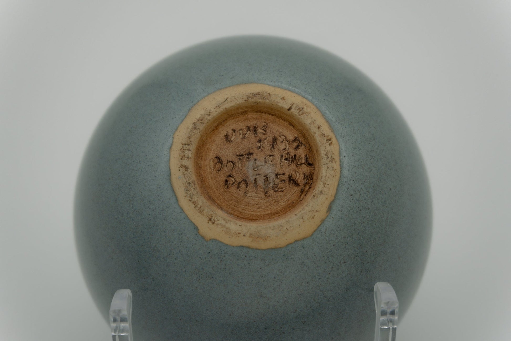Bottom view of Arthur Rushmore signed and dated Bottle Hill Studio turquoise bubble ball pottery vase with black speckles