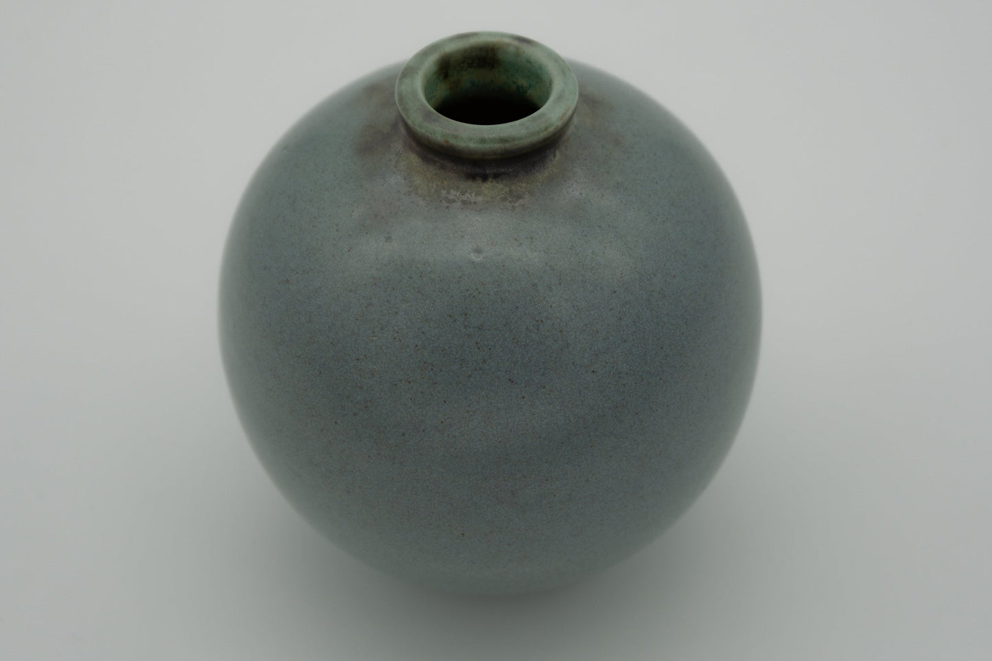 Bubble ball shaped Arthur Rushmore studio pottery vase in turquoise glaze with fine black speckles, hand-signed and dated.