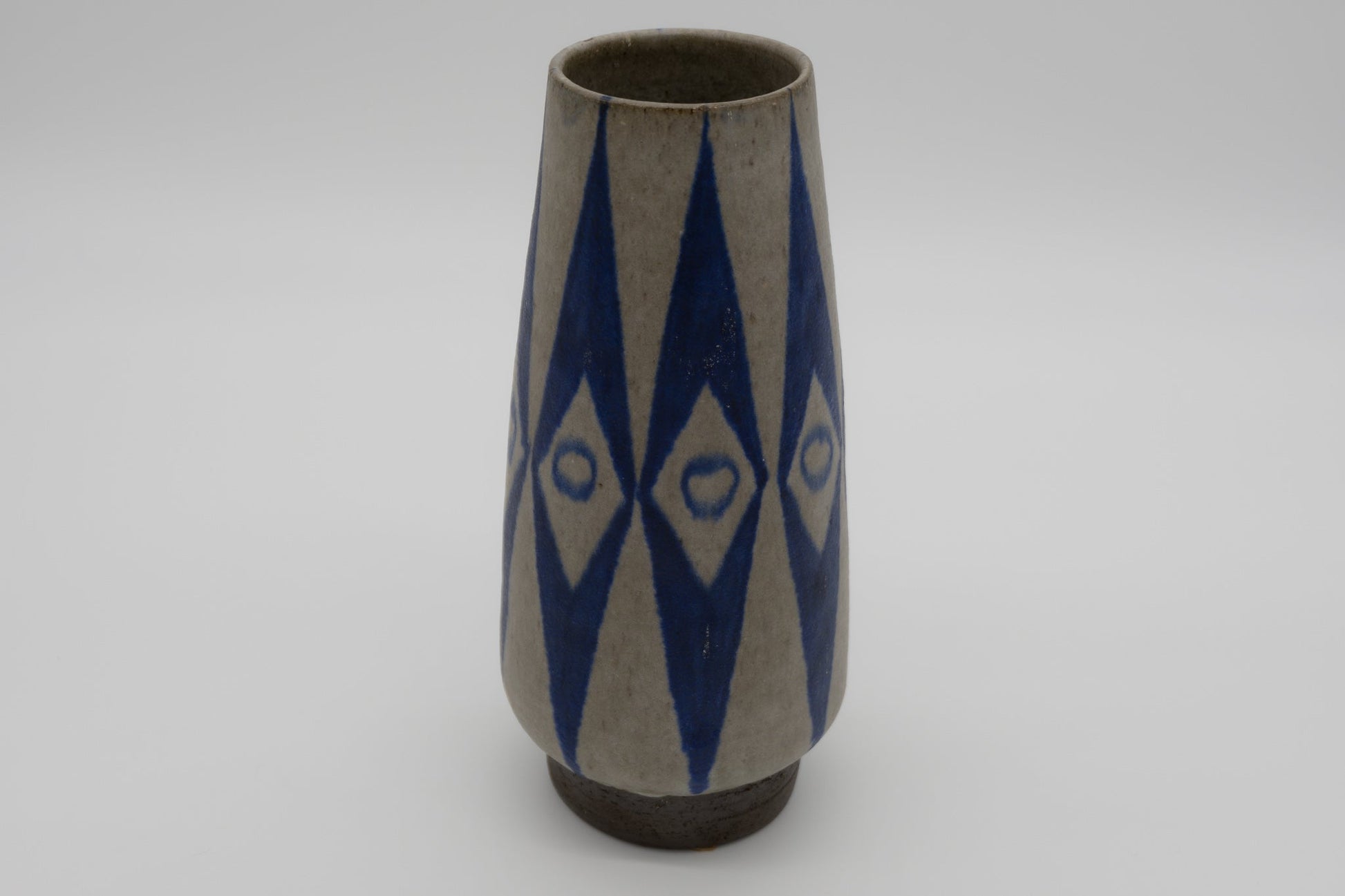 Mid-century Danish ceramic vase by Thomas Toft with tapered body and blue abstract geometric glaze design