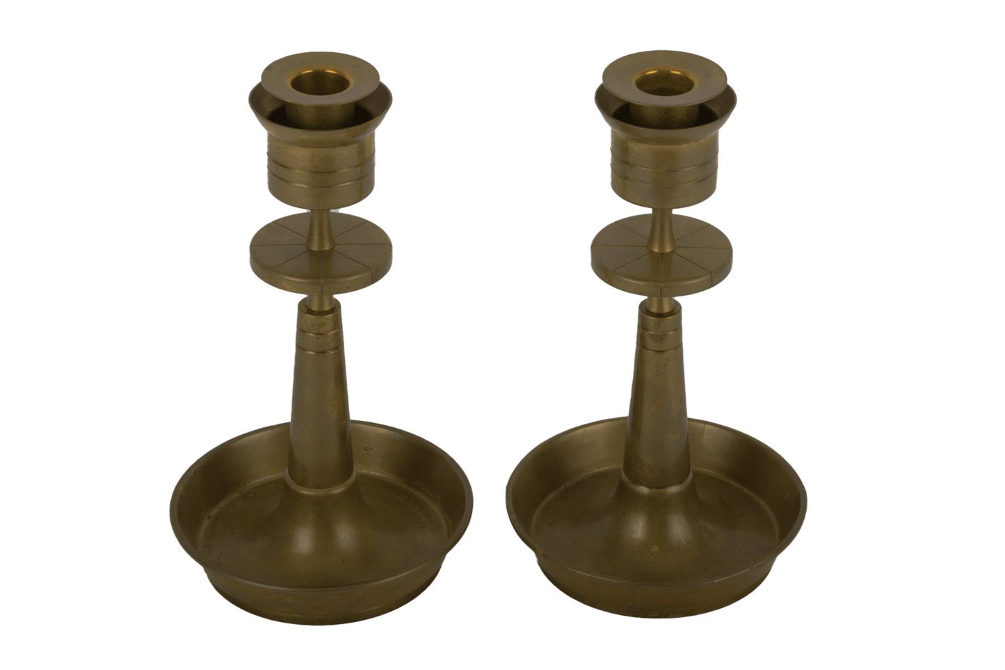 Pair of 1990s Tomi Parzinger waxed brass candle-holders with minimalist design from Dorlyn Silversmiths, USA.